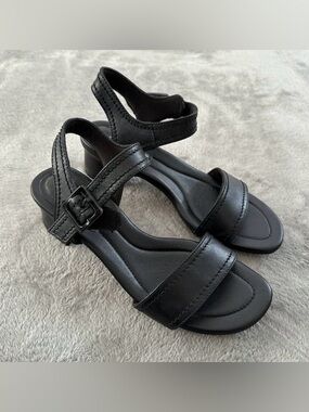 Clarks Black Leather Desirae Ankle Strap Sandals Shoes Low Heel Size 9 Black